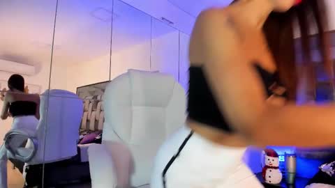 Snapshot of zinnia_mosley chatting on December 2, 2025, 11:37 am Nia online show from December 2, 2025, 11:37 am