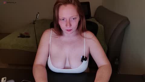 Snapshot of zlatalata chatting on October 5, 2025, 10:57 am zlatalata online show from October 5, 2025, 10:57 am