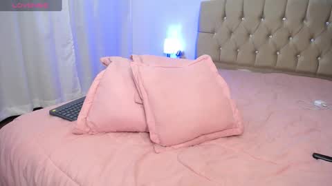 Snapshot of zoe_alanaa chatting on January 21, 2025, 2:33 am ZOEE online show from January 21, 2025, 2:33 am
