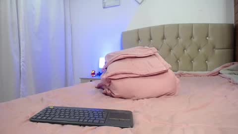 Snapshot of zoe_alanaa chatting on February 2, 2025, 2:06 am ZOEE online show from February 2, 2025, 2:06 am