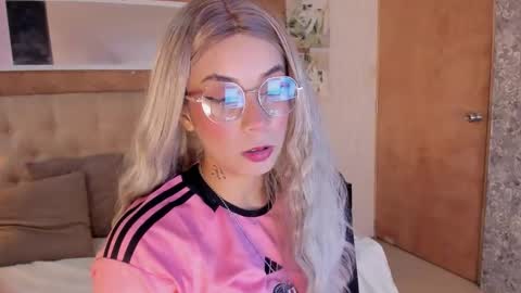 Snapshot of zoe_alanaa chatting on September 23, 2025, 7:39 pm ZOEE online show from September 23, 2025, 7:39 pm