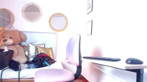 Snapshot of zoe_hecate chatting on December 4, 2025, 3:49 am zoe_hecate online show from December 4, 2025, 3:49 am