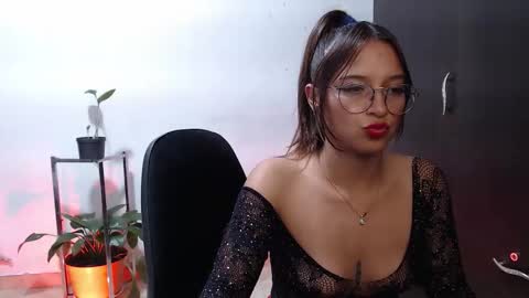 Snapshot of zoe_khall chatting on November 29, 2025, 3:53 am ZOE online show from November 29, 2025, 3:53 am