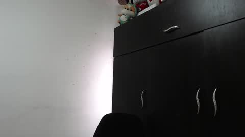 Snapshot of zoe_khall chatting on November 29, 2025, 5:05 pm ZOE online show from November 29, 2025, 5:05 pm