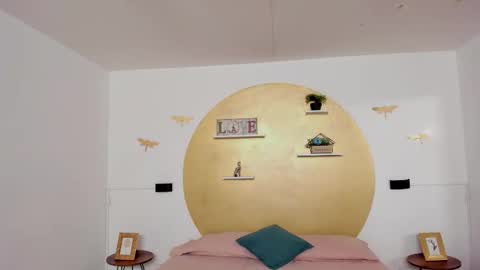 Zoe Lynch online show from October 14, 2025, 11:44 am