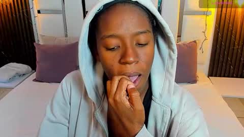 Zoe Novakk  online show from December 15, 2025, 3:05 pm