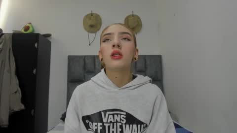 Snapshot of zoe_painn chatting on October 6, 2025, 8:39 pm She Zoe He Painn online show from October 6, 2025, 8:39 pm