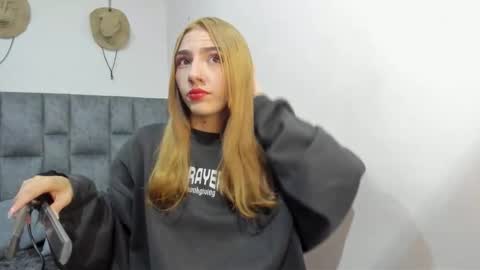 She Zoe He Painn online show from November 1, 2025, 9:17 pm