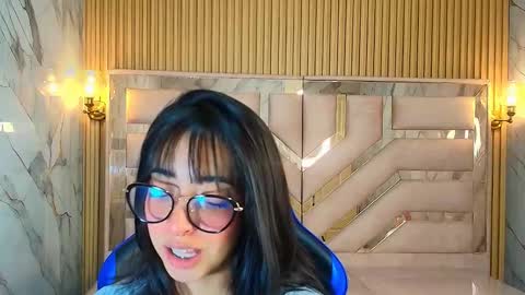 Zoe  online show from November 5, 2025, 3:17 am