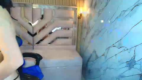 Zoe  online show from November 15, 2025, 3:37 am