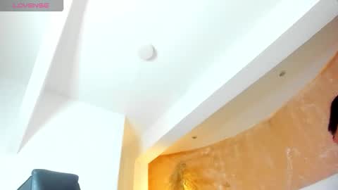 zoe_rose4 online show from September 21, 2025, 7:48 pm