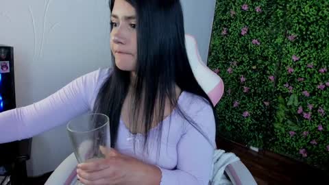 Zoe online show from December 18, 2024, 2:42 am