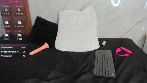 zoeameliie online show from February 16, 2025, 7:49 pm