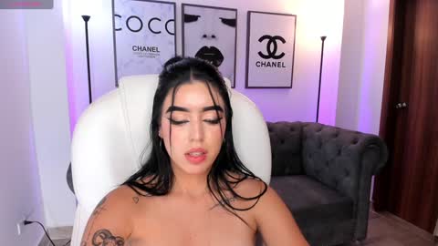 Snapshot of zoee_jackson chatting on January 2, 2025, 9:39 pm  zoee jackson online show from January 2, 2025, 9:39 pm