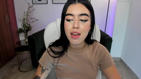 Snapshot of zoee_jackson chatting on January 10, 2025, 7:00 pm  zoee jackson online show from January 10, 2025, 7:00 pm