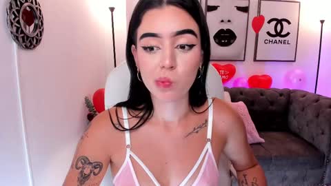 Snapshot of zoee_jackson chatting on February 16, 2025, 9:48 pm  zoee jackson online show from February 16, 2025, 9:48 pm