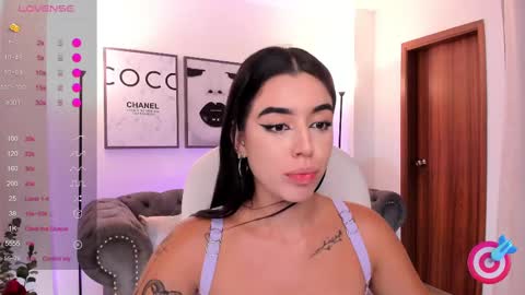 Snapshot of zoee_jackson chatting on February 22, 2025, 6:52 pm  zoee jackson online show from February 22, 2025, 6:52 pm