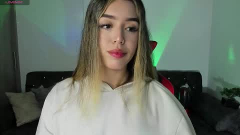 Snapshot of zoee_jackson chatting on November 7, 2025, 2:22 am zoee jackson online show from November 7, 2025, 2:22 am