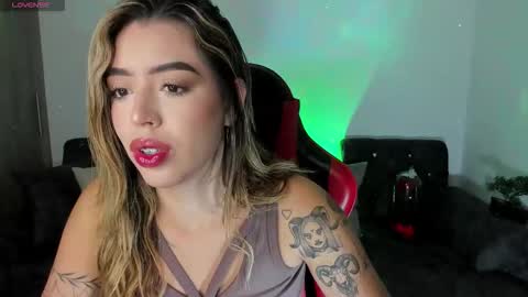 Snapshot of zoee_jackson chatting on November 15, 2025, 8:22 am zoee jackson online show from November 15, 2025, 8:22 am