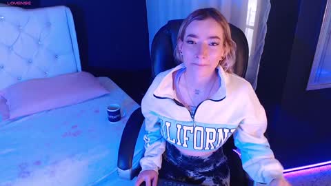 zoe online show from January 8, 2025, 11:54 am