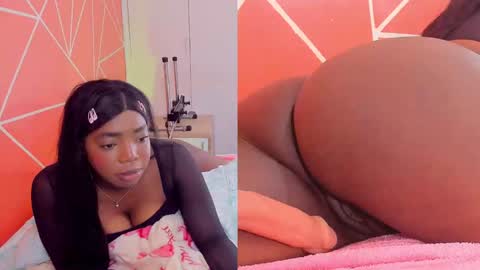 Snapshot of zoeethompson_cm chatting on January 6, 2025, 10:15 pm online show from January 6, 2025, 10:15 pm