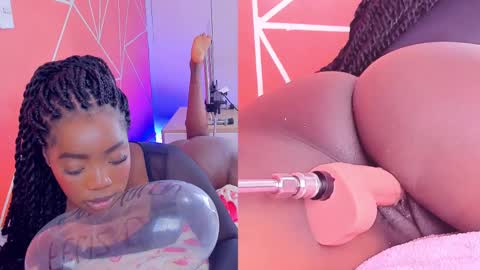 Snapshot of zoeethompson_cm chatting on February 19, 2025, 11:14 pm online show from February 19, 2025, 11:14 pm