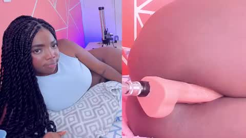 Snapshot of zoeethompson_cm chatting on February 21, 2025, 1:11 am online show from February 21, 2025, 1:11 am