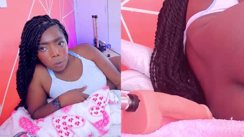 Snapshot of zoeethompson_cm chatting on February 24, 2025, 11:30 pm online show from February 24, 2025, 11:30 pm