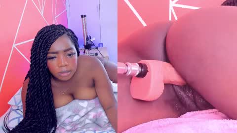 Snapshot of zoeethompson_cm chatting on February 25, 2025, 9:57 pm online show from February 25, 2025, 9:57 pm