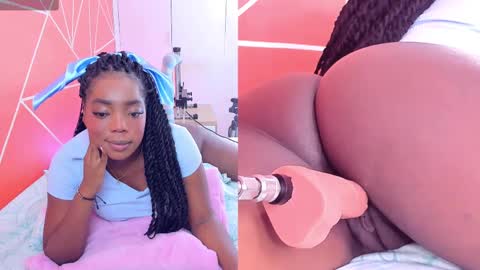 Snapshot of zoeethompson_cm chatting on March 7, 2025, 11:07 am online show from March 7, 2025, 11:07 am