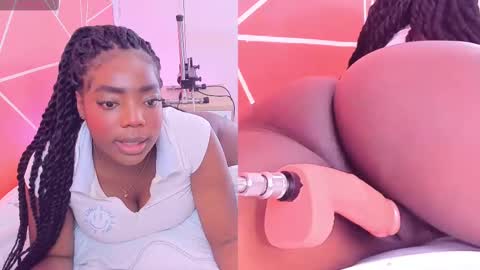 Snapshot of zoeethompson_cm chatting on March 10, 2025, 11:10 am online show from March 10, 2025, 11:10 am