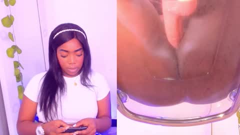 Snapshot of zoeethompson_cm chatting on September 17, 2025, 11:12 am online show from September 17, 2025, 11:12 am