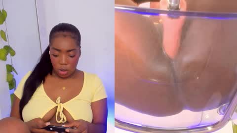 Snapshot of zoeethompson_cm chatting on September 24, 2025, 11:24 am online show from September 24, 2025, 11:24 am