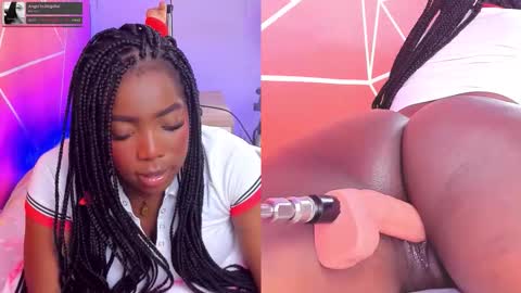 Snapshot of zoeethompson_cm chatting on November 15, 2025, 11:07 am online show from November 15, 2025, 11:07 am