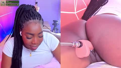 Snapshot of zoeethompson_cm chatting on November 19, 2025, 11:10 am online show from November 19, 2025, 11:10 am