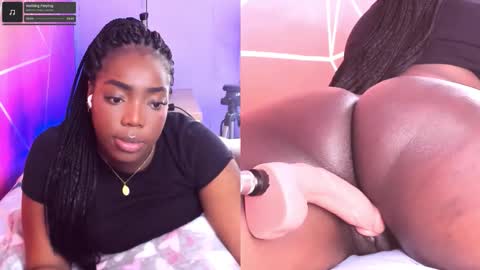 Snapshot of zoeethompson_cm chatting on November 23, 2025, 11:10 am online show from November 23, 2025, 11:10 am