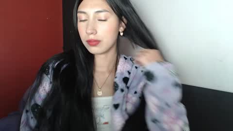 Snapshot of zoegp chatting on January 17, 2025, 11:27 am Laura online show from January 17, 2025, 11:27 am