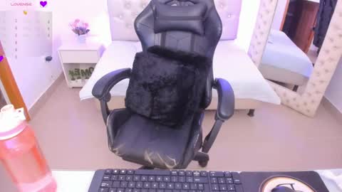 zoeth_ruiz online show from March 1, 2025, 3:49 pm