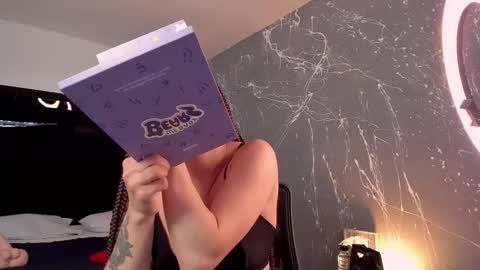 Snapshot of zoewestt chatting on October 4, 2025, 1:20 pm Zoe online show from October 4, 2025, 1:20 pm