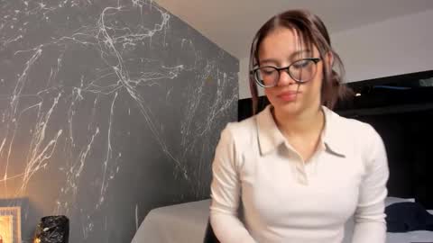 Snapshot of zoewestt chatting on October 20, 2025, 1:11 pm Zoe online show from October 20, 2025, 1:11 pm