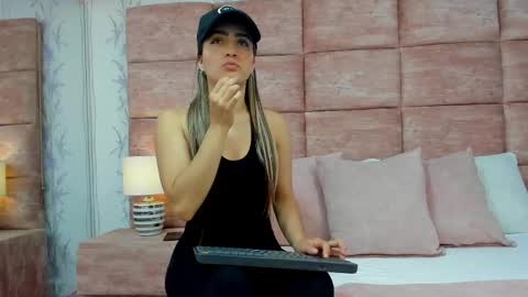 ZoeWilliis online show from September 18, 2025, 12:40 pm
