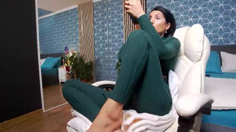 Zoey online show from November 14, 2025, 5:33 pm