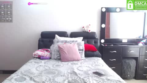 Snapshot of zohe_ chatting on December 11, 2024, 12:44 pm zohe online show from December 11, 2024, 12:44 pm