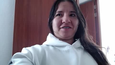 Snapshot of zohe_ chatting on January 19, 2025, 2:28 pm zohe online show from January 19, 2025, 2:28 pm