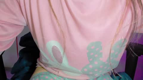 Snapshot of zooeybelair chatting on February 7, 2025, 1:01 pm Alicie online show from February 7, 2025, 1:01 pm