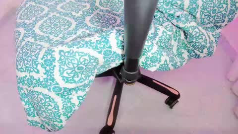 Snapshot of zooeybelair chatting on March 4, 2025, 3:37 pm Alicie online show from March 4, 2025, 3:37 pm