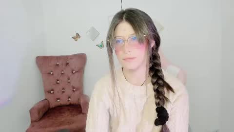 Snapshot of zooeybelair chatting on November 6, 2025, 1:34 pm Alicie online show from November 6, 2025, 1:34 pm