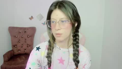 Snapshot of zooeybelair chatting on November 7, 2025, 3:01 pm Alicie online show from November 7, 2025, 3:01 pm