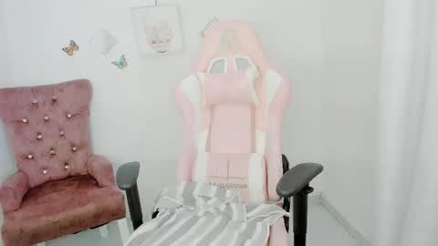 Snapshot of zooeybelair chatting on November 12, 2025, 5:41 am Alicie online show from November 12, 2025, 5:41 am