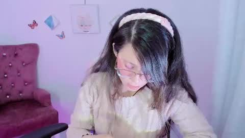 Snapshot of zooeybelair chatting on November 15, 2025, 4:54 am Alicie online show from November 15, 2025, 4:54 am